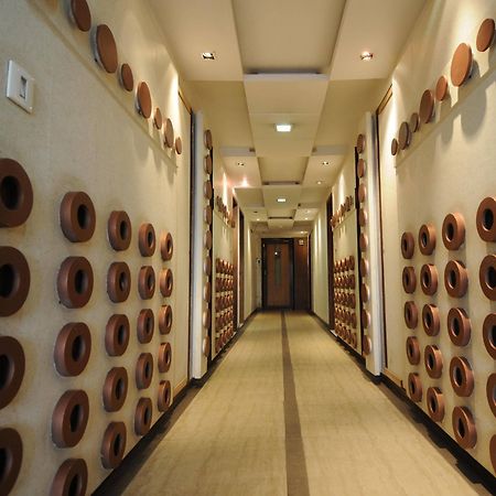 Neelkanth Paradise Hotel Ahmedabad Buitenkant foto