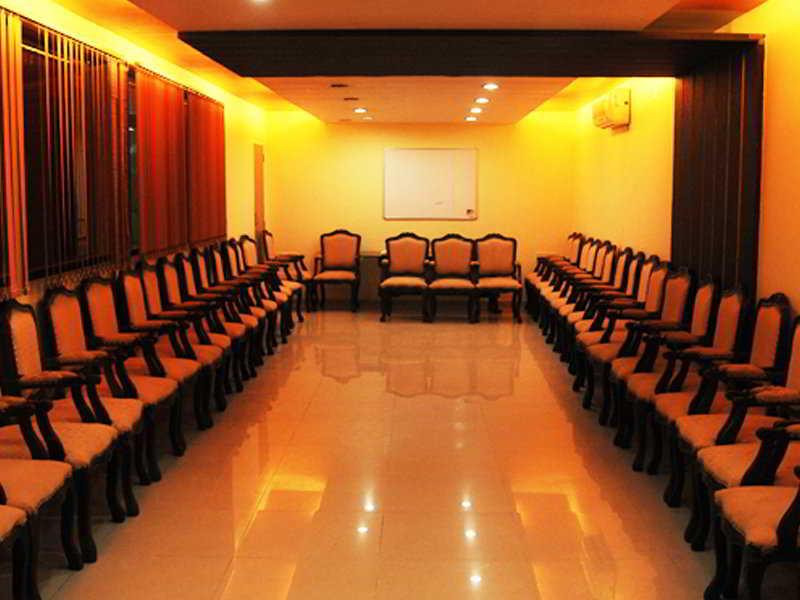 Neelkanth Paradise Hotel Ahmedabad Buitenkant foto