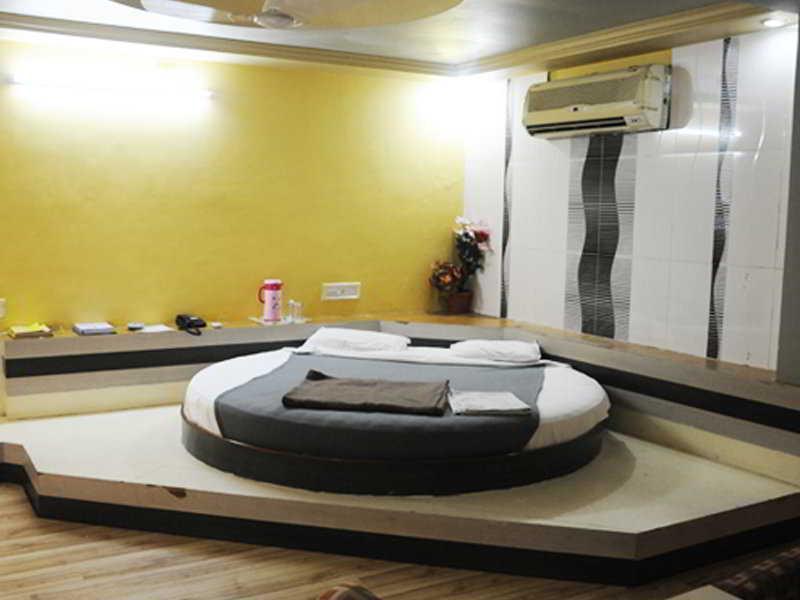 Neelkanth Paradise Hotel Ahmedabad Buitenkant foto