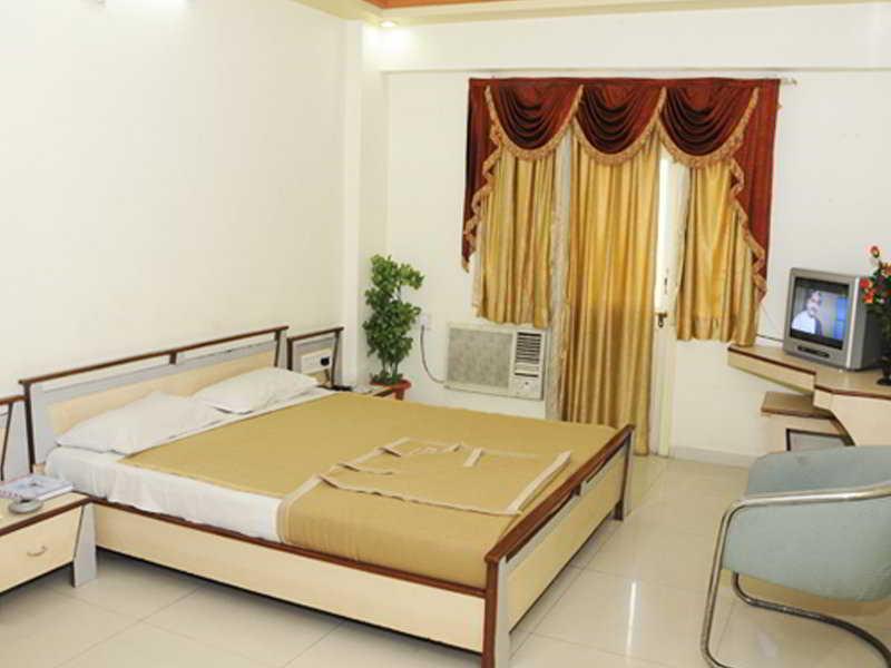 Neelkanth Paradise Hotel Ahmedabad Buitenkant foto