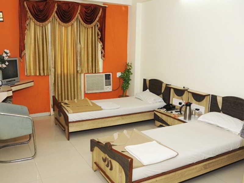 Neelkanth Paradise Hotel Ahmedabad Buitenkant foto