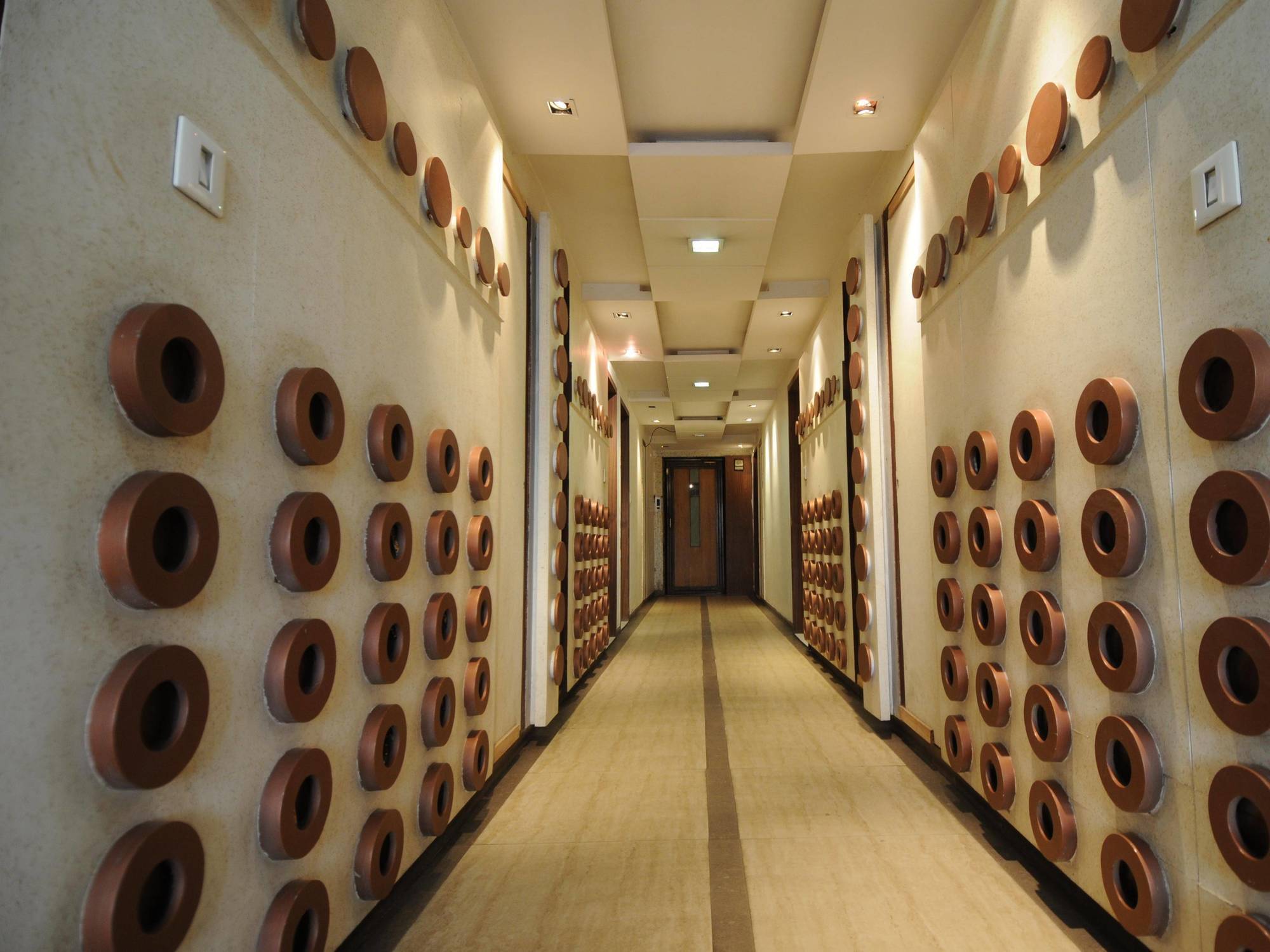 Neelkanth Paradise Hotel Ahmedabad Buitenkant foto