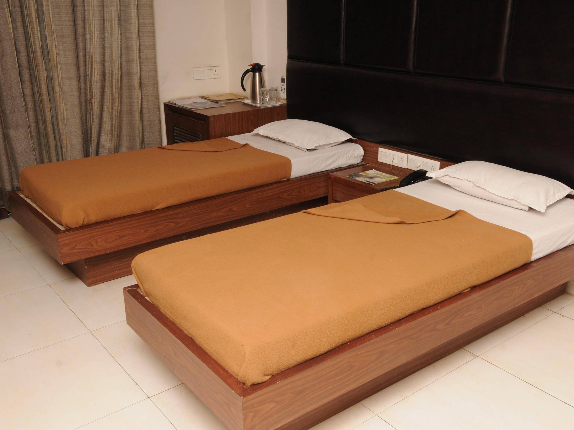 Neelkanth Paradise Hotel Ahmedabad Buitenkant foto