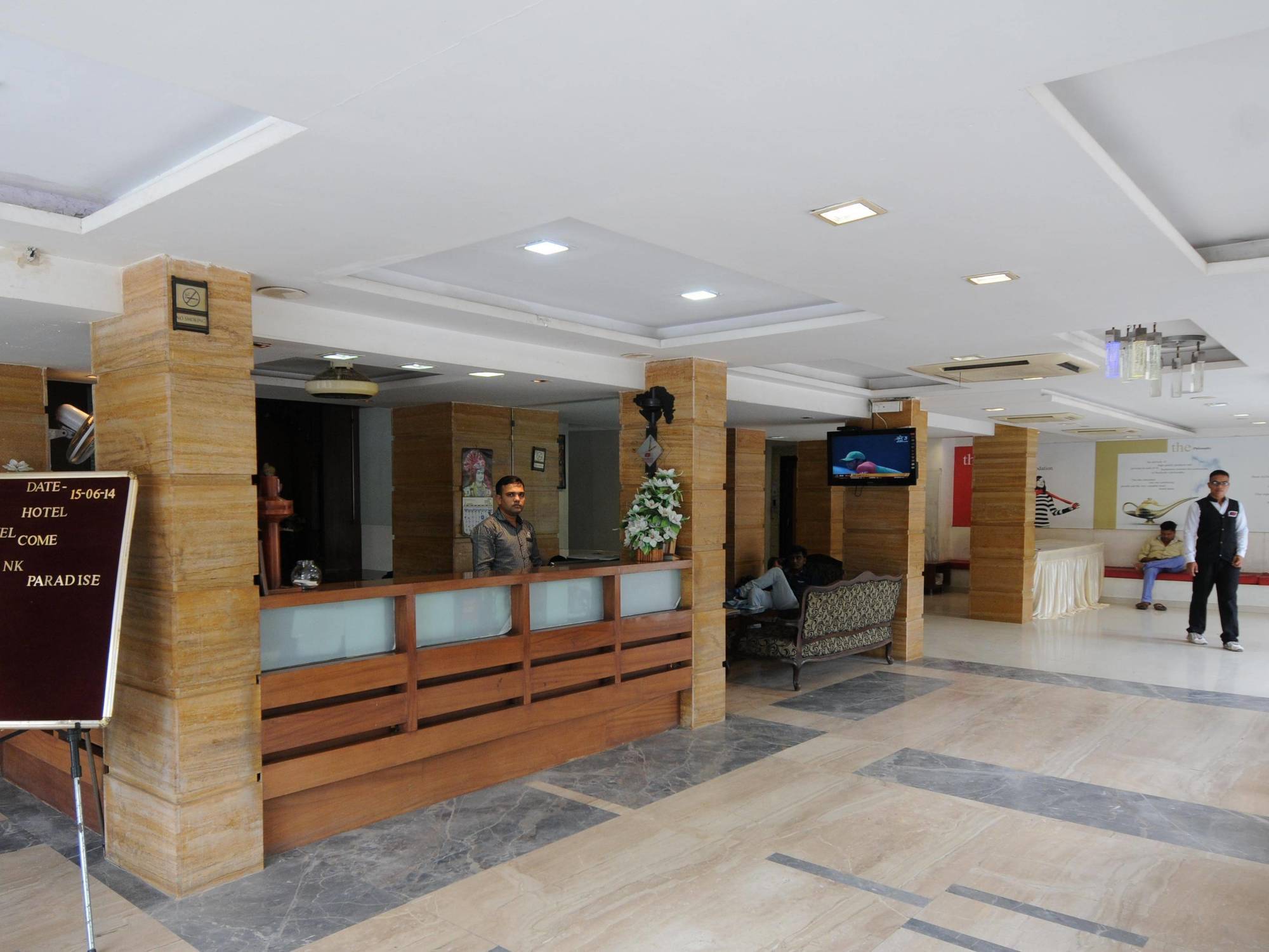 Neelkanth Paradise Hotel Ahmedabad Buitenkant foto